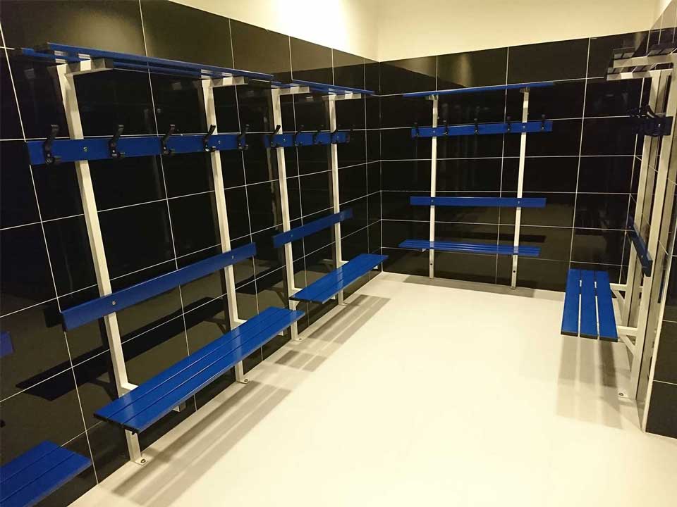 Changing room standard bench with backrest, peg rail and shelf - Image 6