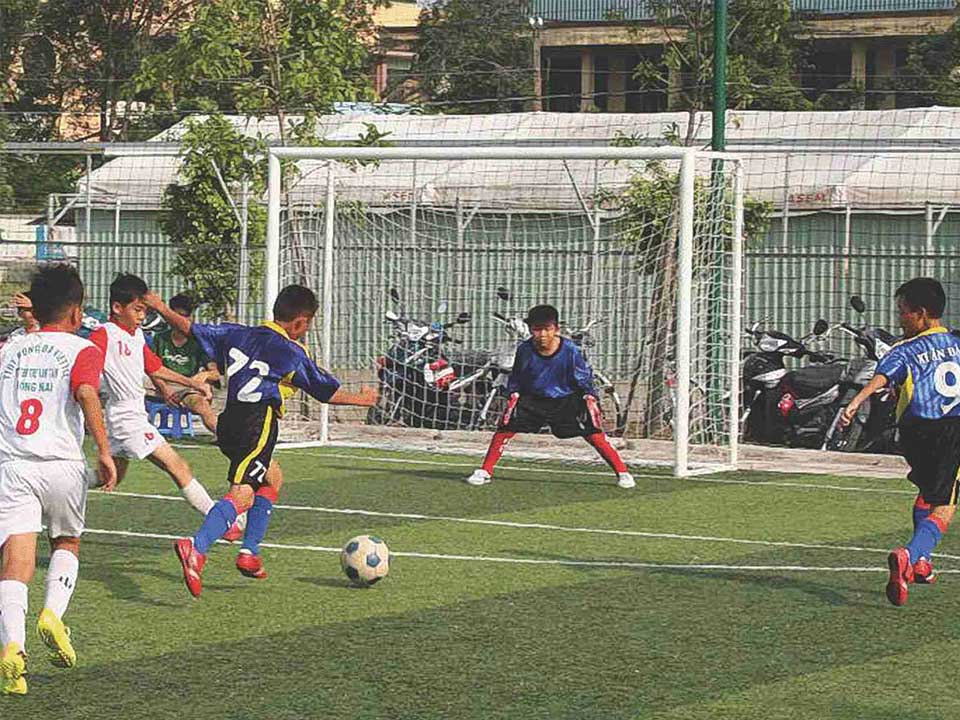 Freestanding mini football goal. Dimension: 2m x 1.5m - Image 2