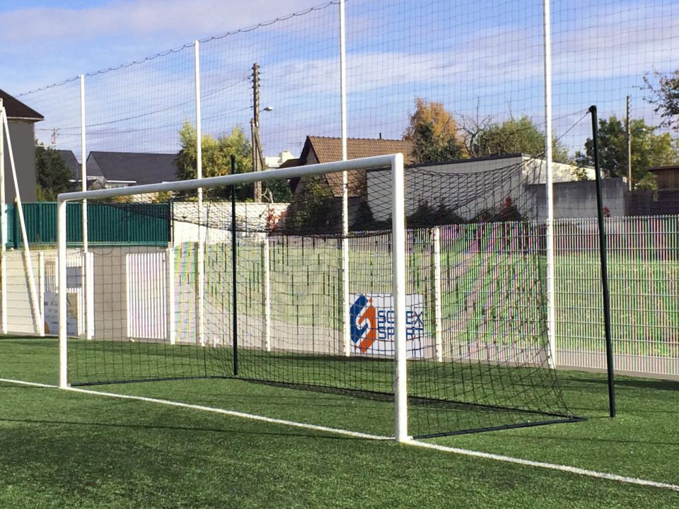 9-a-side football goal | Socketed | 5.0 x 2.0m | Ø90mm galvanized steel tube